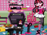 Play Draculaura messy kitchen cleaning