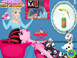 Play Draculaura at frozen hair salon